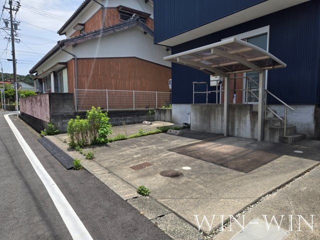東小鷹野2丁目貸家の駐車場