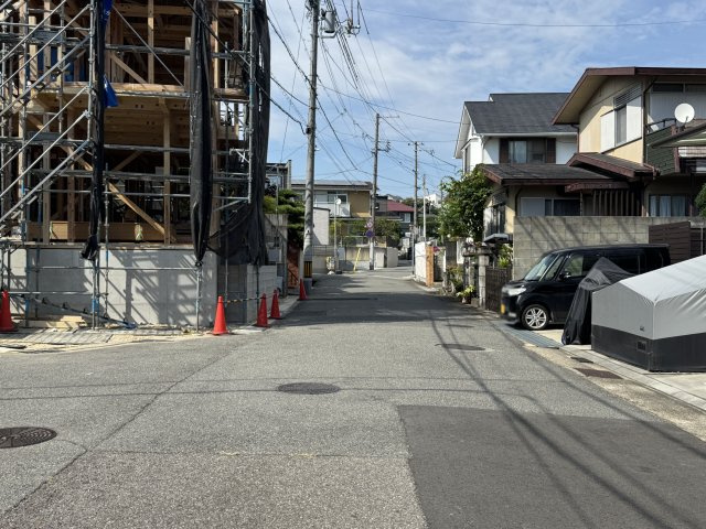 神戸市垂水区神陵台９丁目新築戸建２号棟の前面道路含む現地写真|2026年8月1日撮影