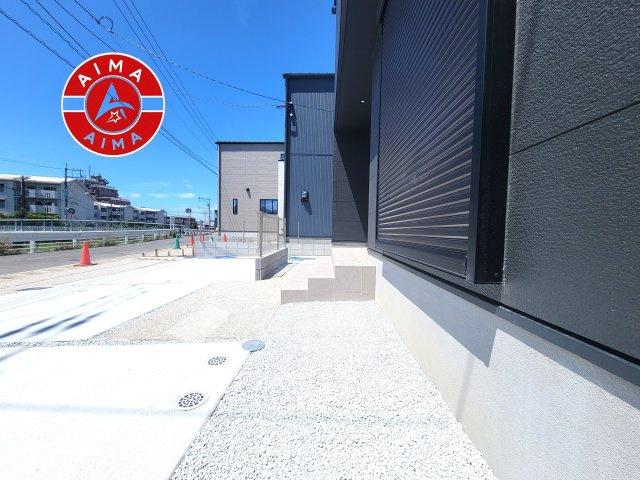 福岡市早良区原8丁目第1-5棟（5号棟）のバルコニー|風をしっかりと感じられるバルコニーでは、毎日が洗濯日和です。広々としているので洗濯も楽しくなるでしょうし、気分転換にバルコニーからの眺めを楽しむのもいいでしょう。