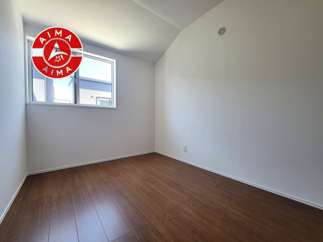 福岡市早良区原8丁目第1-5棟（5号棟）の子供部屋|穏やかな光が差し込む室内には、穏やかな時間が流れます。