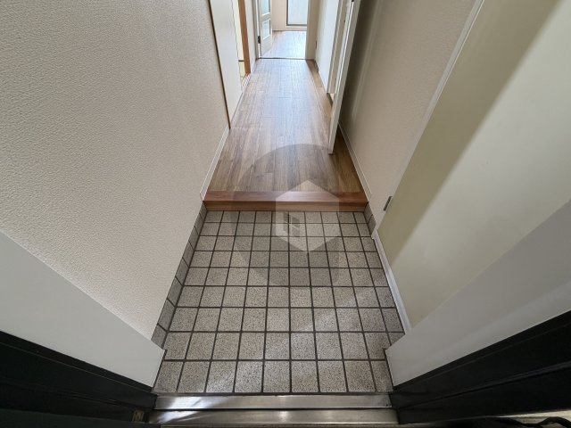 シャトー中野の玄関