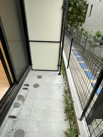 川崎市麻生区上麻生１丁目のアパートのバルコニー