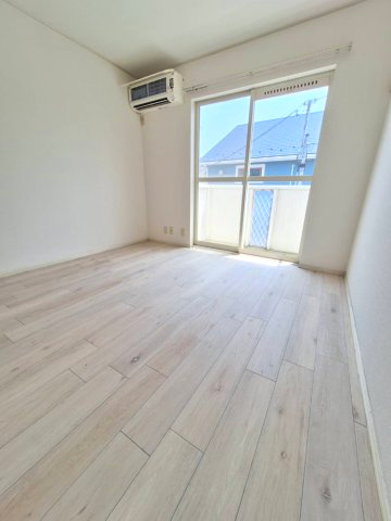 プチシャルムの居間・リビング|7帖　白を基調とした明るいお部屋
※清掃前