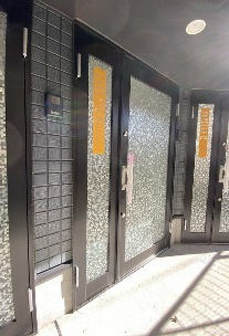 福岡市東区箱崎ふ頭２丁目のアパートのエントランス|TVインターホン・宅配BOX付