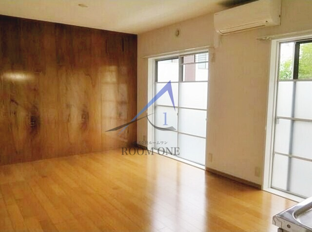 市ヶ谷加賀町アパートＡ棟の居間・リビング|洋室のお部屋です。