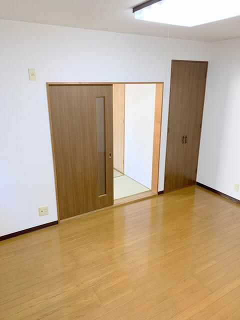 ファミールの洋室