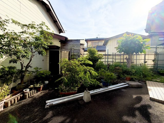那珂市菅谷中古戸建の庭
