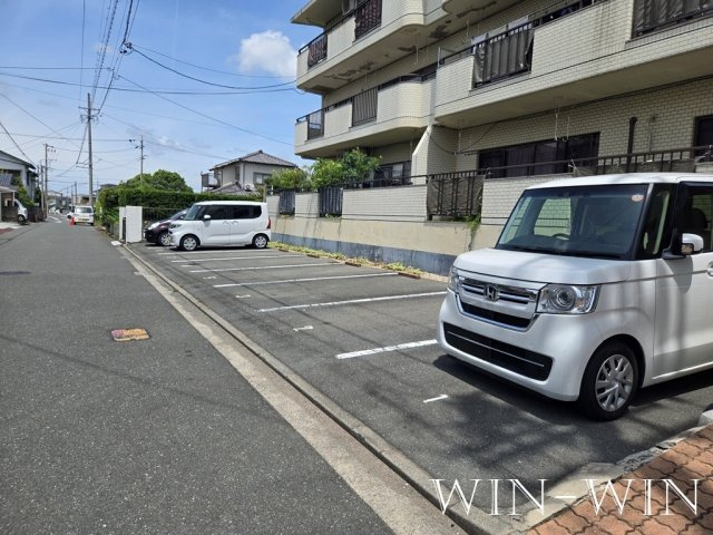 ユトリロ上地町の駐車場