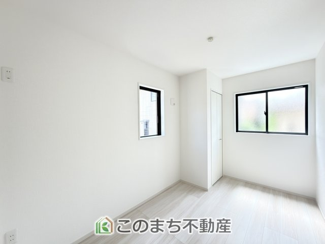 リガーレ宇都宮市鶴田町28期の洋室|お子様のお昼寝にも便利な洋室です。大きな窓から暖かな日差しが差し込みます♪