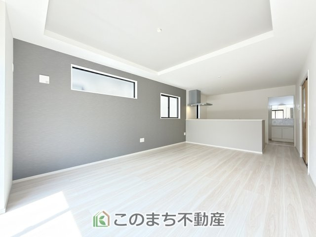 リガーレ宇都宮市鶴田町28期の居間・リビング|開放感のある広々としたリビング☆家族みんなでゆったりくつろげます♪
南側から暖かな日差しが差し込みます♪キッチンからリビングの様子がよく見渡せます☆