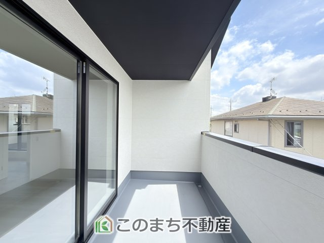 リガーレ宇都宮市鶴田町28期のバルコニー|南向きの大型バルコニーは陽当り良好で、たっぷりのお洗濯物もよく乾きます！
さらにインナーバルコニーなので雨の日でも安心してお出かけできますね♪