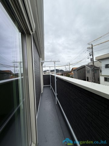 秦野市ひばりケ丘第2　新築戸建　全4棟1号棟のバルコニー