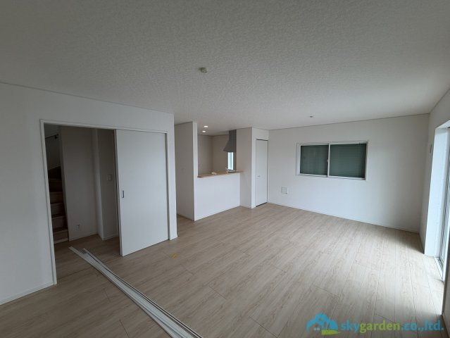 秦野市ひばりケ丘第2　新築戸建　全4棟1号棟の居間・リビング