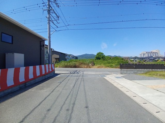 宇土市高柳町の中古一戸建の前面道路含む現地写真|南東側