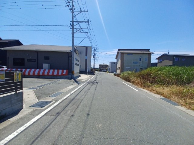 宇土市高柳町の中古一戸建の前面道路含む現地写真|西側