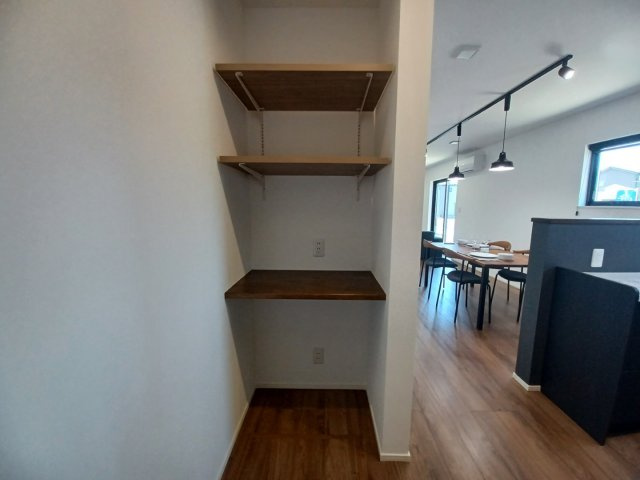 宇土市高柳町の中古一戸建の収納|キッチン横収納