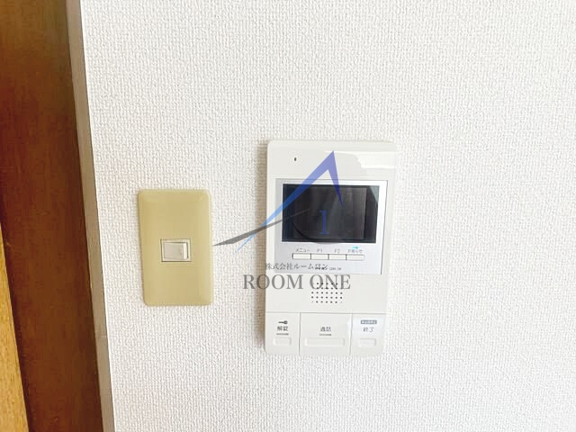 ベルカルフールのセキュリティ|モニター付きインターホンです。