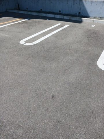 オレンジヒルズの駐車場