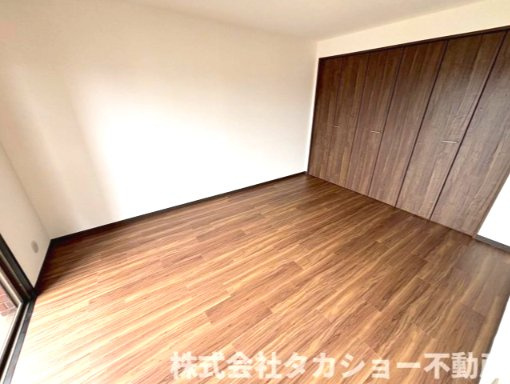 【寝室】 | メゾン本町 | 広くて明るい寝室