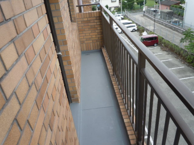 アヴィタシヨン岡町のバルコニー