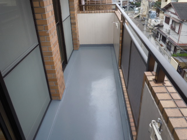アヴィタシヨン岡町のバルコニー