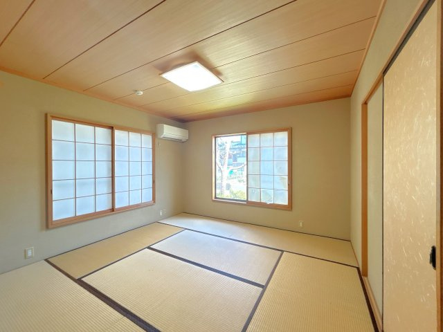 柏崎市米山台３丁目　戸建ての和室|1階和室の写真です。これから畳表替え、壁クロス張替えを行います。