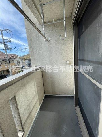 布市町2丁目中古戸建のバルコニー|少々の雨が降っても大丈夫なインナーバルコニー♪