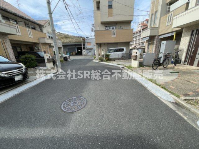 布市町2丁目中古戸建の前面道路含む現地写真|前面道路含む現地写真です