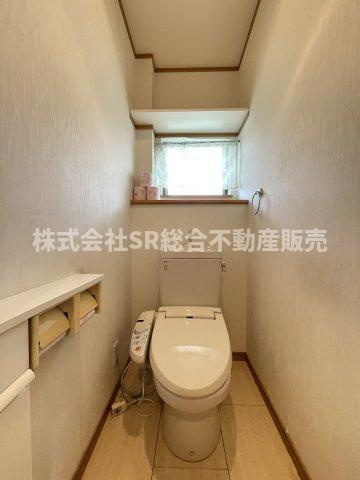 布市町2丁目中古戸建のトイレ|温水洗浄便座もございます♪（2F）