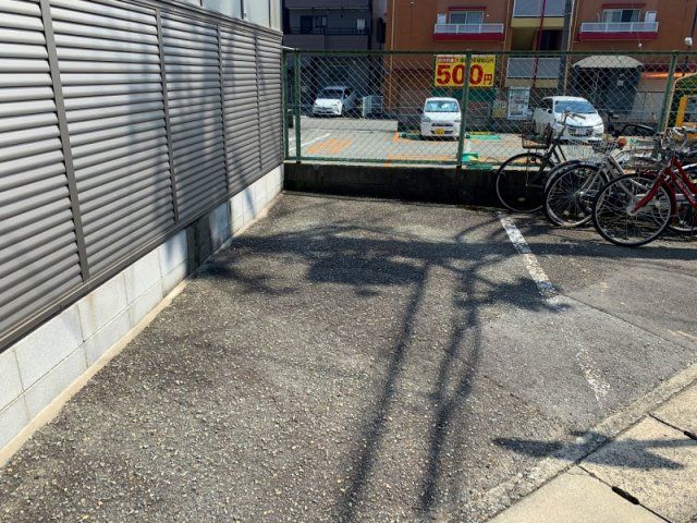アクセルフラッツの駐車場