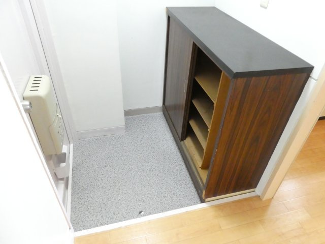 千種ヶ丘グランドハイツの玄関