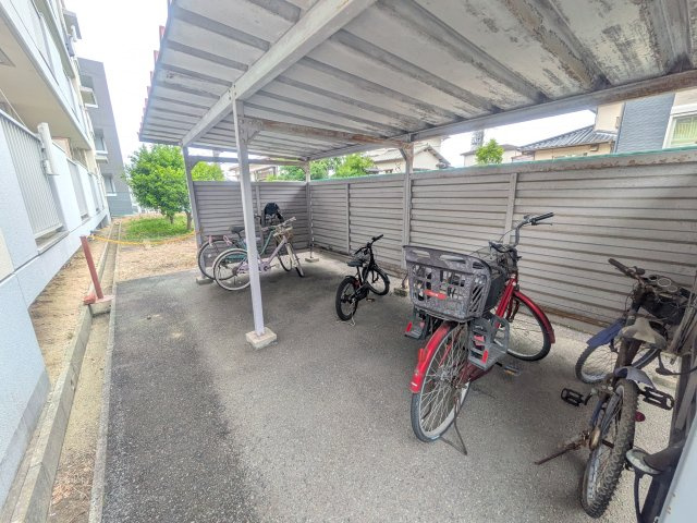 オーエス友田（D-5）の駐車場