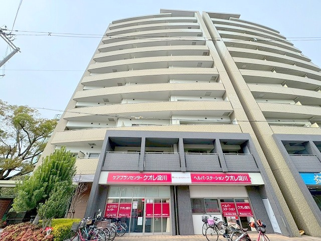 淀川ウエストタワーの外観