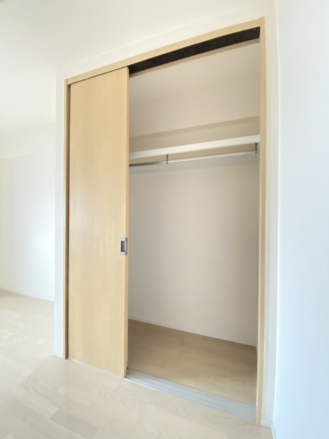 ジェイグランエル茨木の内装|別部屋写真