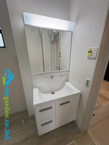藤沢市高倉３期　新築戸建　全１棟の独立洗面台|朝の身支度には欠かせない独立洗面化粧台