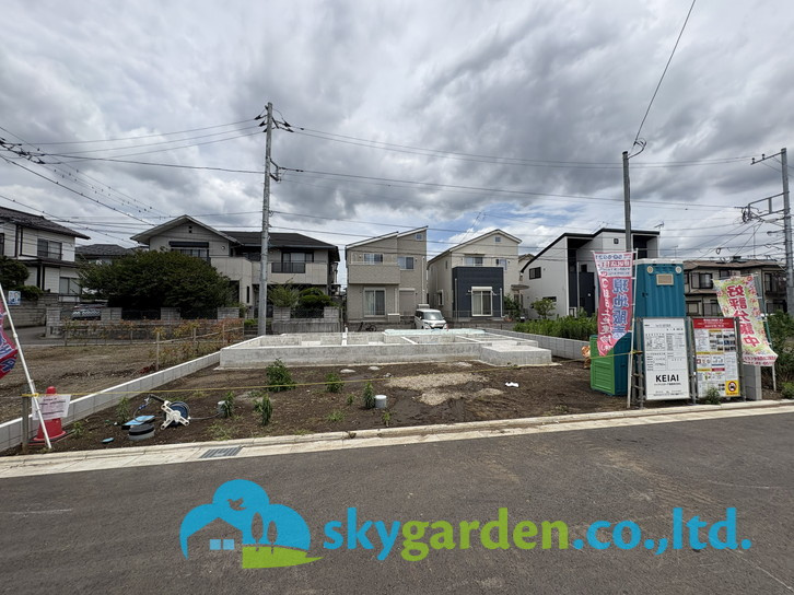 藤沢市高倉３期　新築戸建　全１棟の前面道路含む現地写真