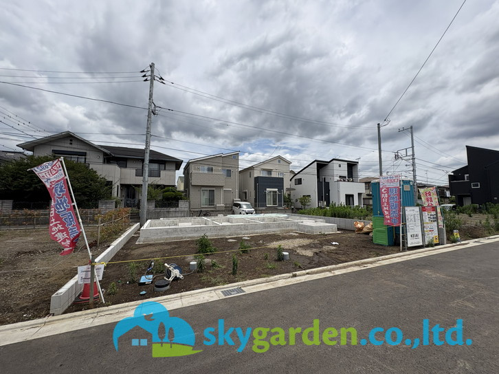 藤沢市高倉３期　新築戸建　全１棟の前面道路含む現地写真