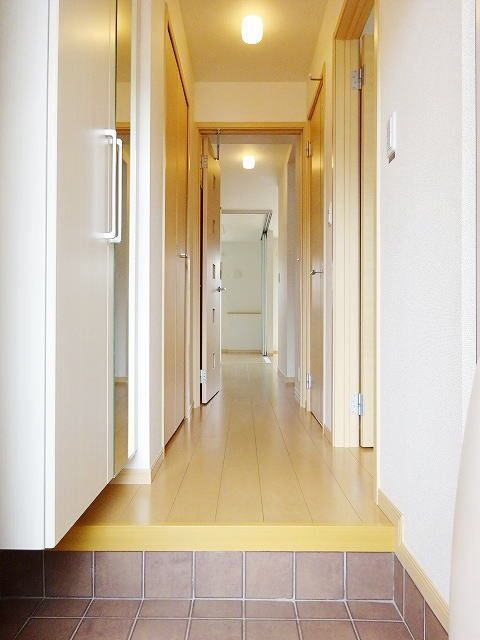 レインツリー　二番館の玄関