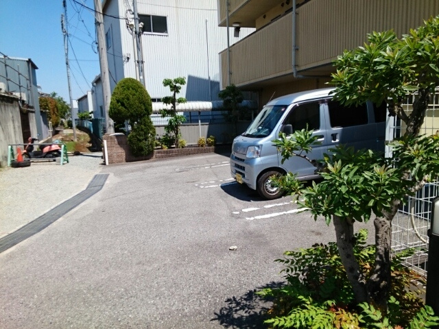 シャルマンロードの駐車場|駐車場があります