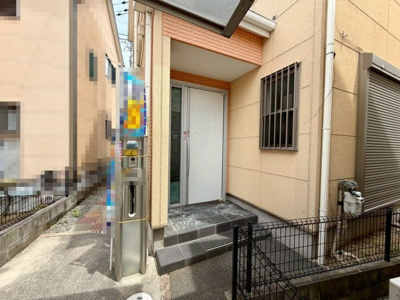 【玄関】 | 和田町　中古一戸建 | 【ワイドバルコニー】ゆとりあるバルコニーですので、洗濯物の多い日も安心ですね♪