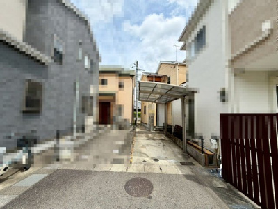 【前面道路含む現地写真】 | 和田町　中古一戸建 | 【閑静な住宅地でのびのび子育て】閑静な住宅地で子育て家族にピッタリ。毎日のお散歩も快適な緑に恵まれたエリアです。