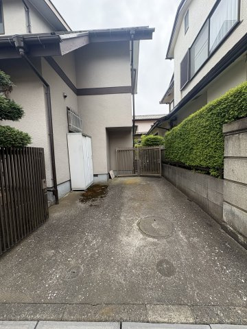 敷地面積48坪　売地　川越市上戸新町の外観|カースペースあり！前面道路6.2ｍに接道幅が広く、お車の出し入れもラクラクです♪
