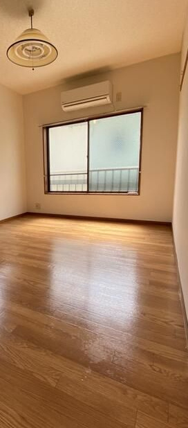 八王子市片倉町のアパートの居間・リビング
