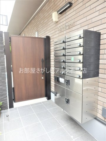 豊島区池袋本町１丁目のアパートのロビー|お忙しい方に嬉しい設備。宅配ボックス。アマゾンポイントを貯めていきましょう。