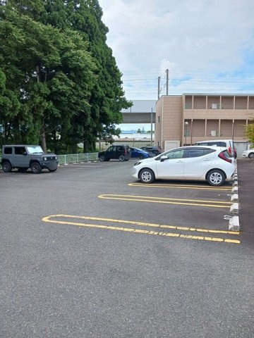 グローリープレースの駐車場