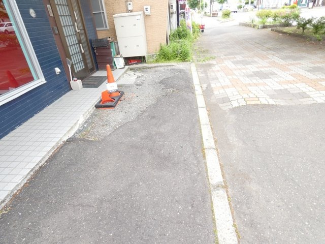 愛国東３－１－１６貸店舗の駐車場