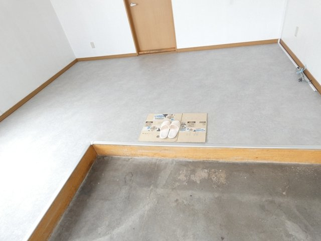 愛国東３－１－１６貸店舗の玄関