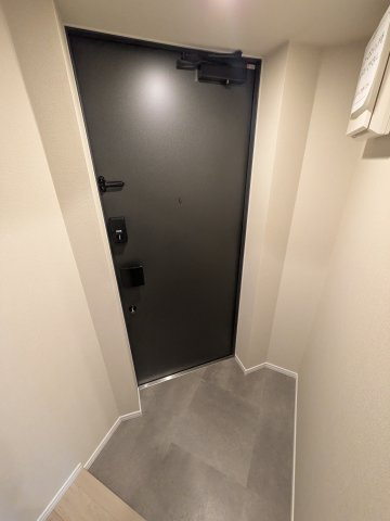 Ｌｏｇ登戸ｓｔａｔｉｏｎ　ｗｅｓｔの玄関|同間取り別部屋の参考写真です。