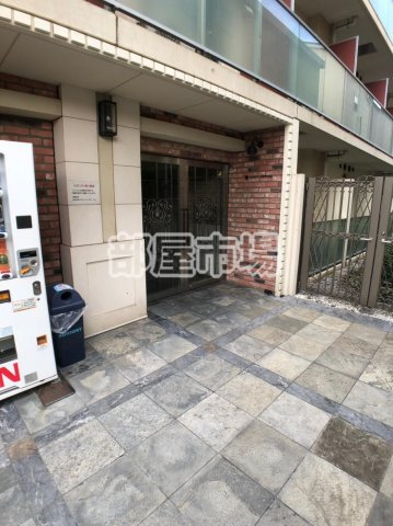 AZEST日暮里のエントランス