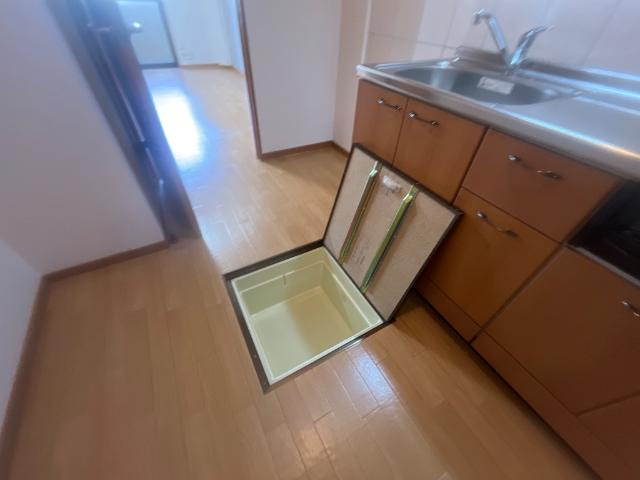 グランツのキッチン|床下収納